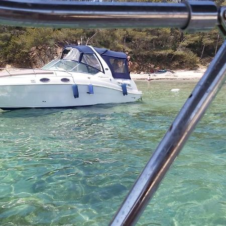 מלון לה-לונד-לה-מורה Hebergement Insolite Sur Un Bateau A Quai מראה חיצוני תמונה