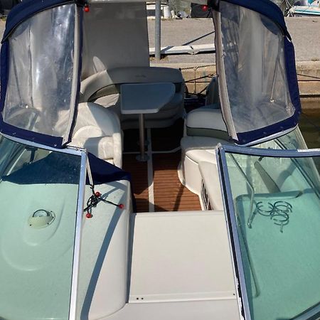 מלון לה-לונד-לה-מורה Hebergement Insolite Sur Un Bateau A Quai מראה חיצוני תמונה