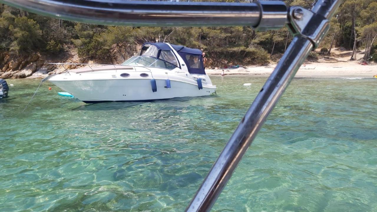 מלון לה-לונד-לה-מורה Hebergement Insolite Sur Un Bateau A Quai מראה חיצוני תמונה