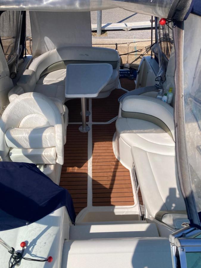 מלון לה-לונד-לה-מורה Hebergement Insolite Sur Un Bateau A Quai מראה חיצוני תמונה